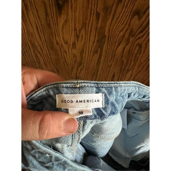 Good American Woman’s Jeans Distressed Bottoms Size 18 - Picture 12 of 12